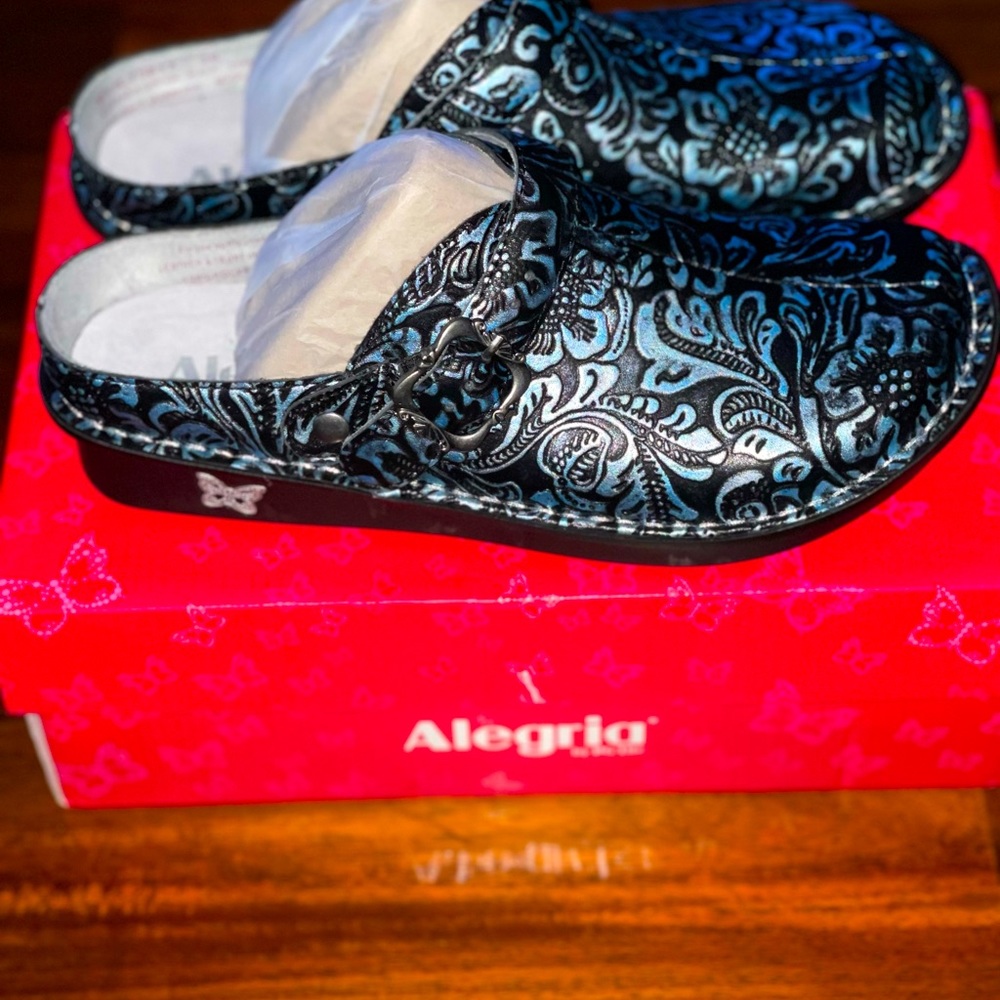 Alegria Myrtle Clogs